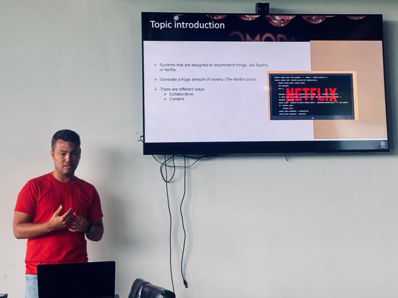 Yoran giving the presentation about hisreport.
