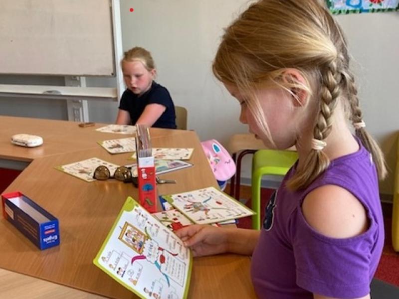 Handgeschreven brieven om aan iemand te schenken die alleen is.